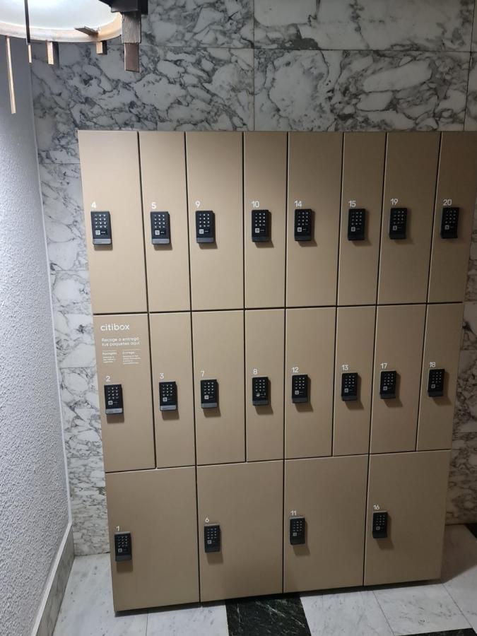 Plaza Mostenses En Plaza Espana Madrid Kültér fotó